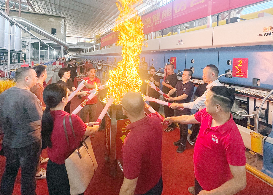 追“智”逐“綠”！力泰陶機(jī)又一高效智能仿古磚整線點(diǎn)火